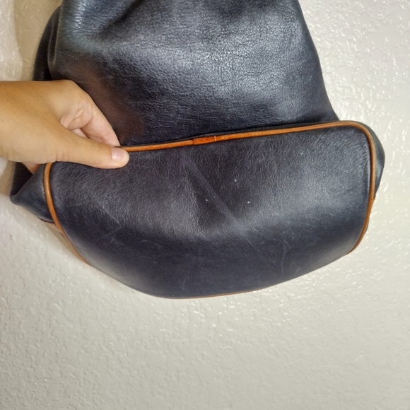 DOONEY & BOURKE WEXFORD TASHA LEATHER DRAWSTRING SHOULDER BAG BLACK - Picture 6 of 9